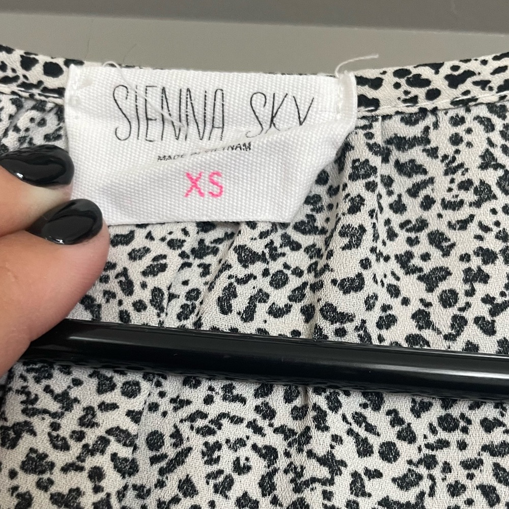 Black & white patterned blouse